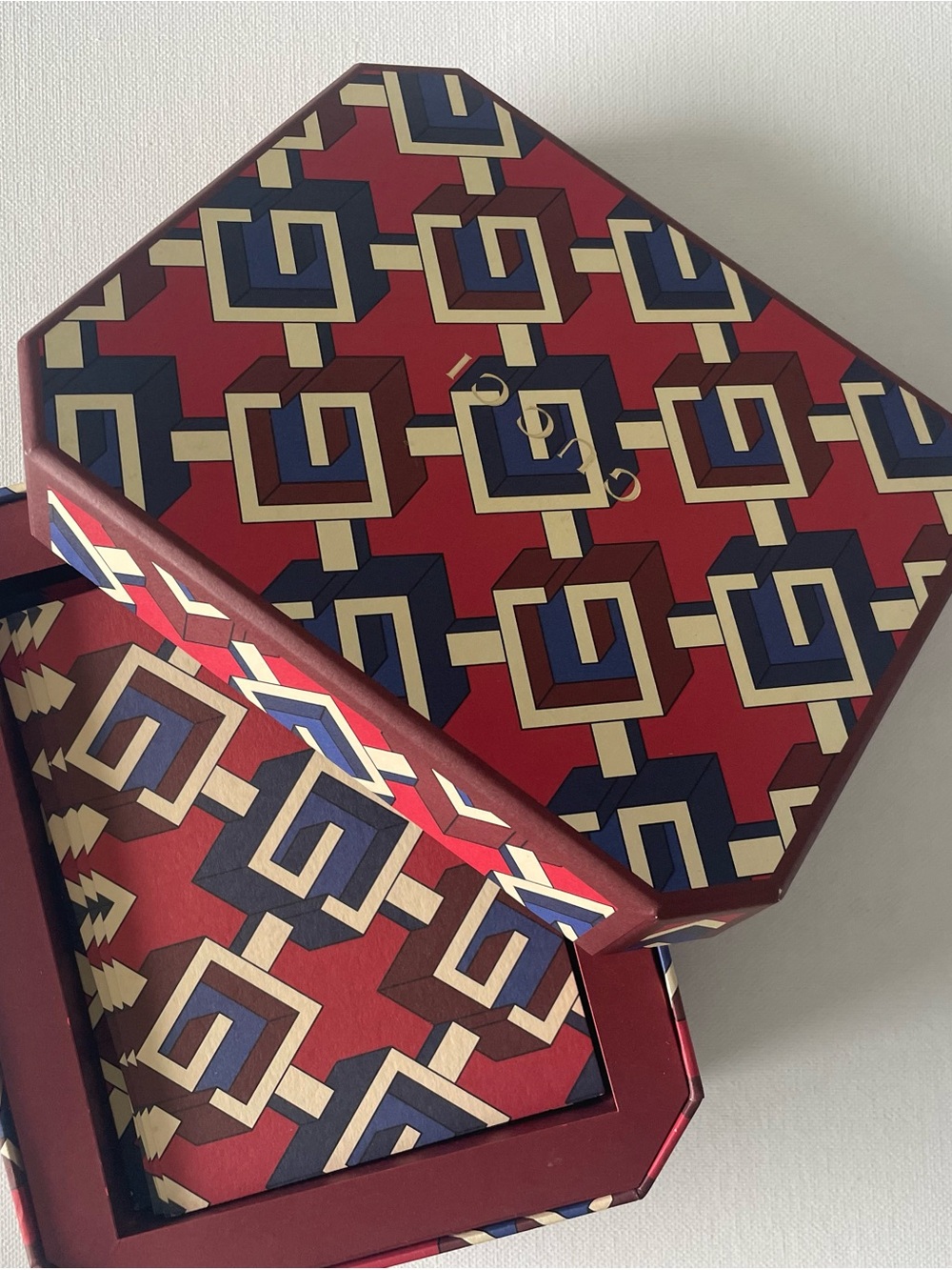 NWB Gucci red geometric stationary